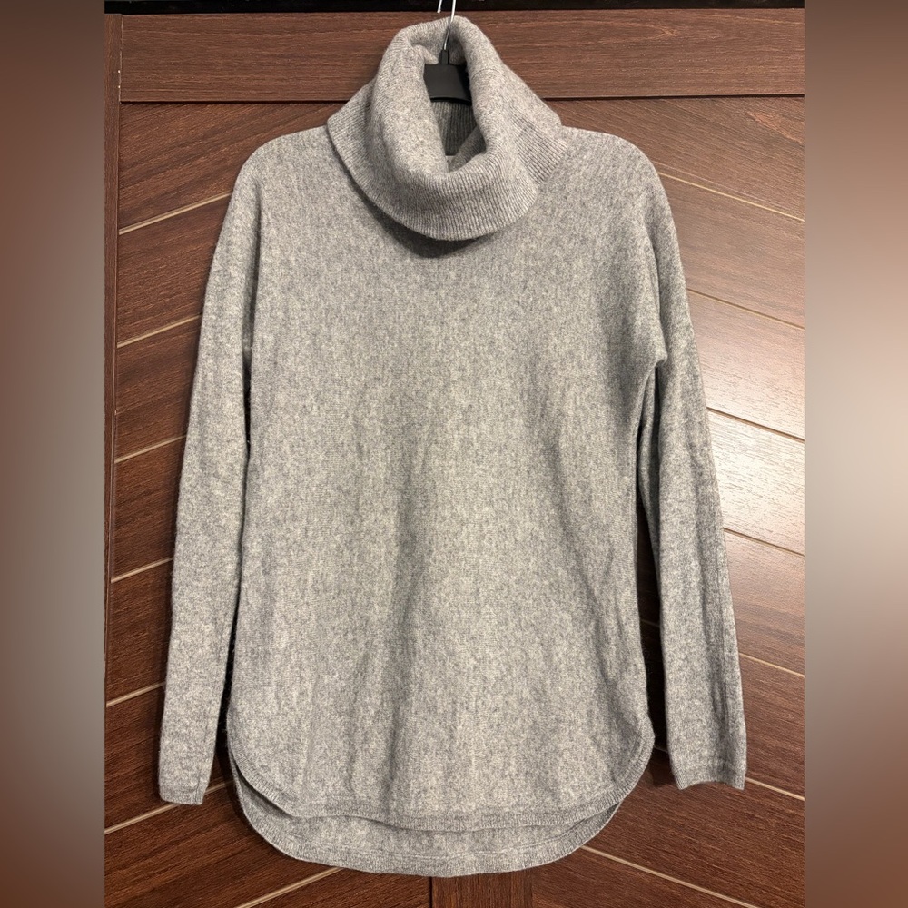 Max Studio Heather Gray Cowl Neck Sweater two-ply 100% cashmere size medium